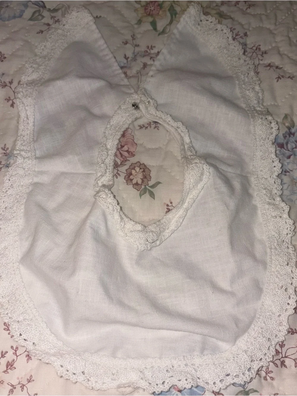 Source Unknown Cream Crochet-Trim Baby Bib